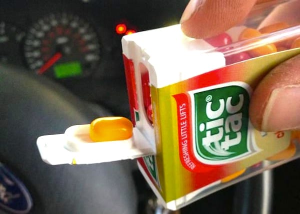 Saviez-vous que le petit réceptacle sur les boîtes de Tic Tac a une utilisation secrète ?