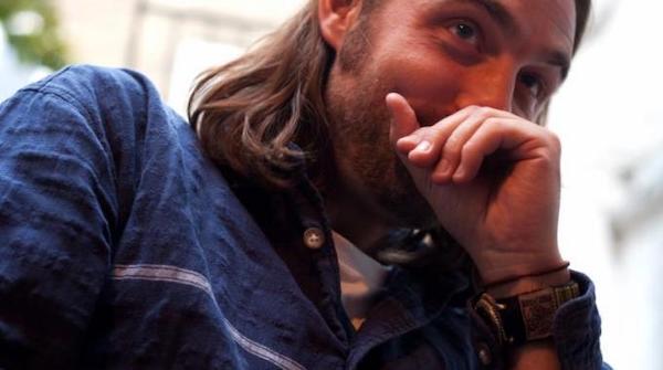 Soigner une toux grasse avec un oignon. Découvrez l'astuce