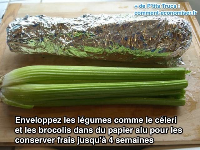 Enveloppez les brocolis et céleri dans du papier alu pour les conserver frais