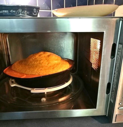 conserver un gateau dans le four micro ondes
