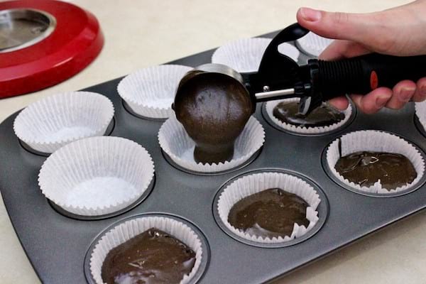astuce pour mettre la pate dans les moules à cupcake