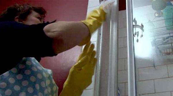 L'astuce pour garder des parois de douche propres
