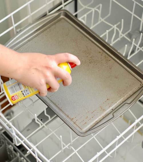 comment utiliser un spray de cuisson sans éclabousser