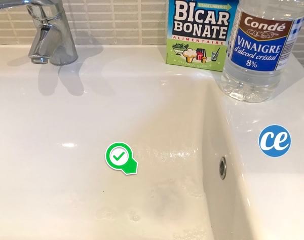 Le vinaigre blanc associé au bicarbonate débouche et entretient les canalisations