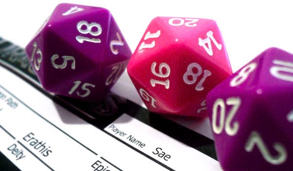 Faites des jeux en ligne comme Donjons et Dragons pour raviver la flamme avec votre amoureux.