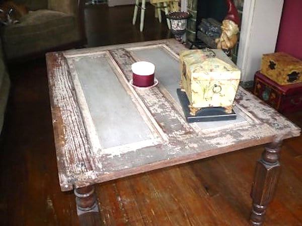porte ancienne recyclée en table basse