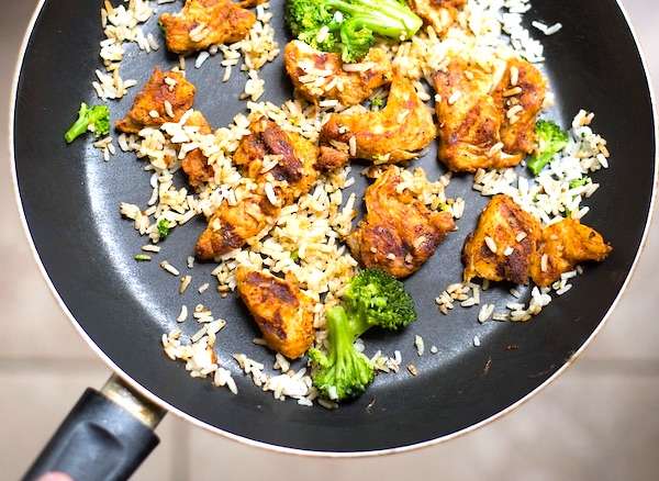 Comment faire des économies au quotidien : utilisez vos restes pour faire de nouvelles recettes.