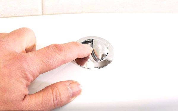 Pour réduire votre facture d'eau, investissez dans un WC double touche.