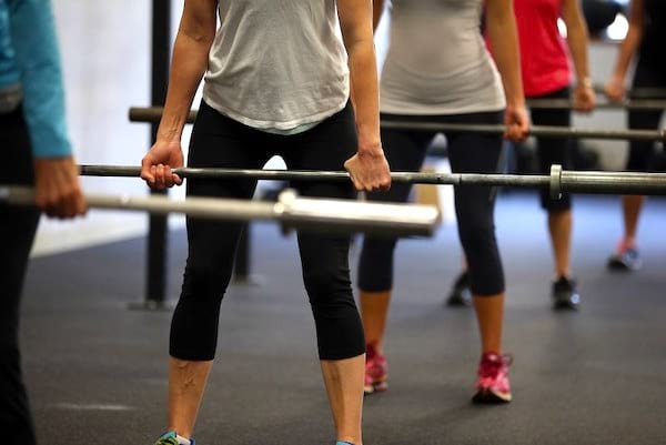 Ne pas prendre de douche après une séance de sport est une des erreurs les plus courantes lorsque l'on prend une douche.