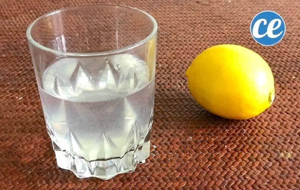 Un remède à l'eau citronnée pour déboucher le nez