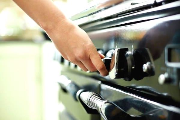 Une astuce de cuisine incontournable : une fois que la poêle est assez chaude, réduisez à feu moyen.