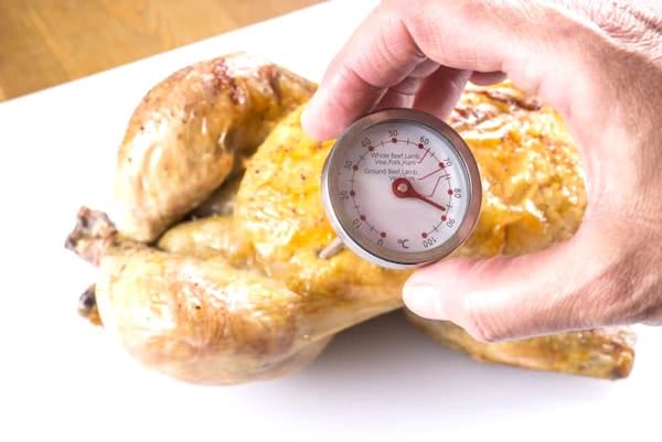 Une astuce de cuisine incontournable : utilisez un thermomètre pour vérifier la cuisson de la viande.