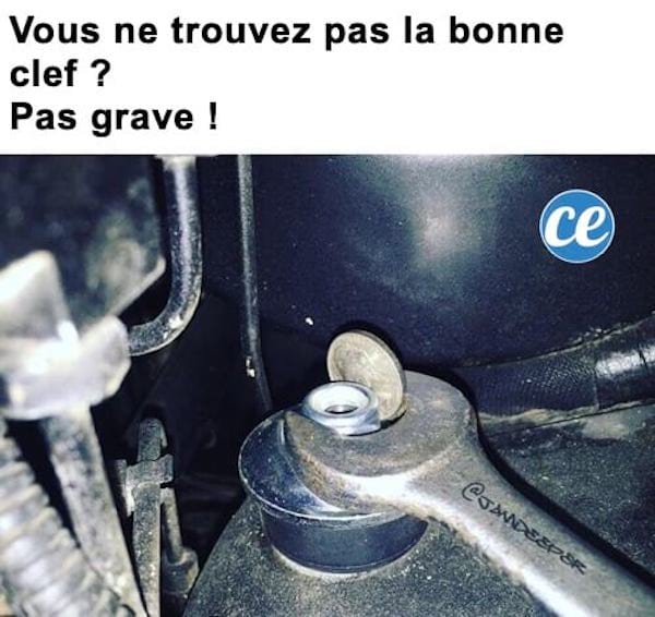 Une pièce de monnaie pour ajuster une clef quand on n'a pas la bonne