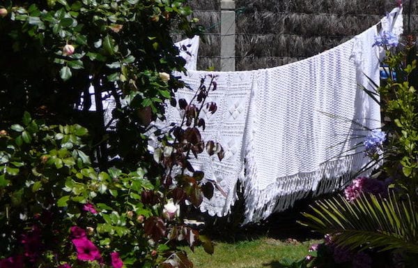 le savon de Marseille et le bicarbonate empêche le linge de jaunir