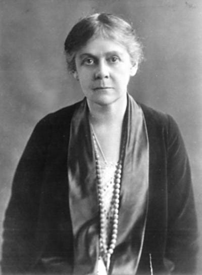 Alice Hamilton a élaboré un tableau des maladies professionnelles