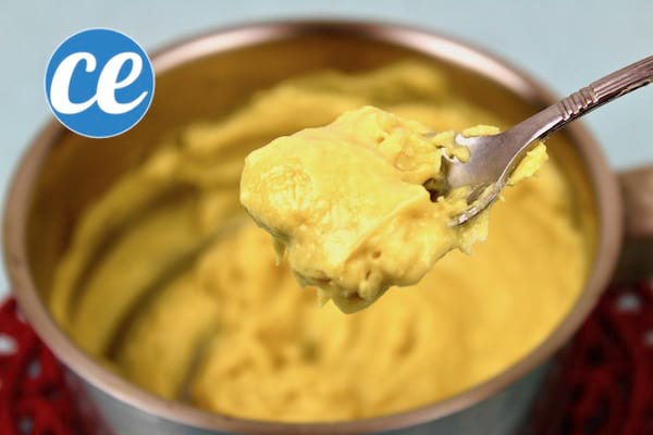 De la cire à bois en mélangeant de la cire d'abeille, de l'huile de lin et du savon noir.