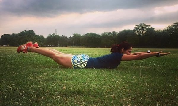 Contracter et solliciter le dos pour le muscler