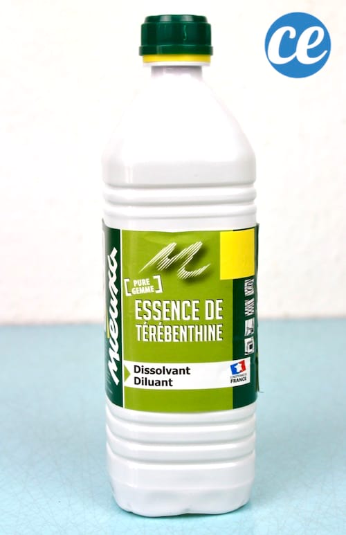 La térébenthine ravive et et restaure le bois.