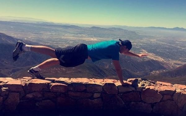 Position du nageur pour muscler le dos