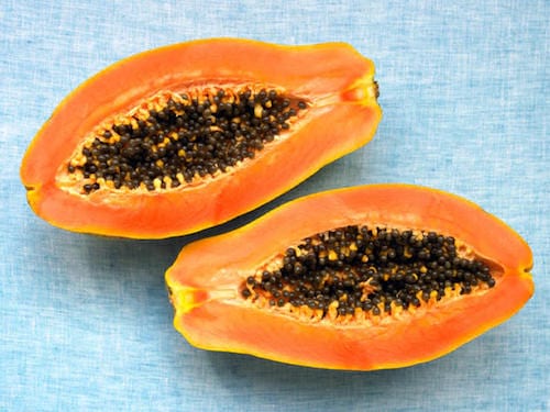 Vous cherchez un masque exfoliant naturel pour avoir la peau plus douce ? Essayez la papaye.