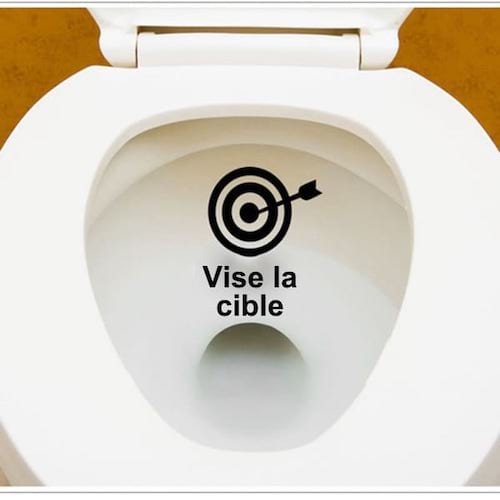 Une astuce pour aider les petits garçons à viser quand ils font pipi