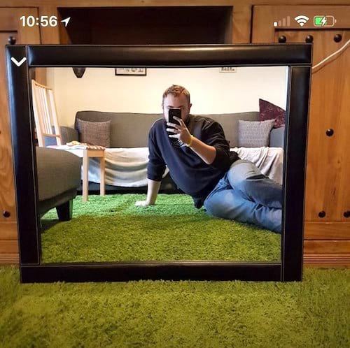 photo miroir avec reflet du vendeur
