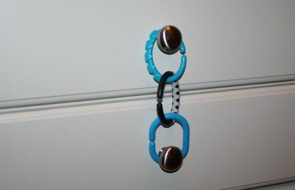 Des anneaux de douche pour sécuriser les placards