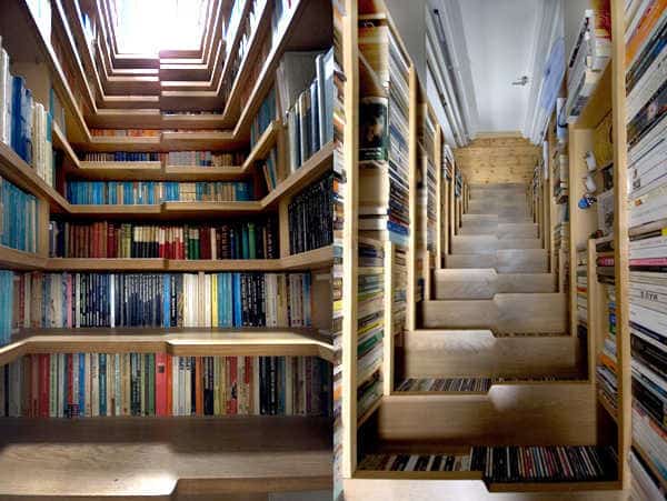 Bibliothèque dans escalier