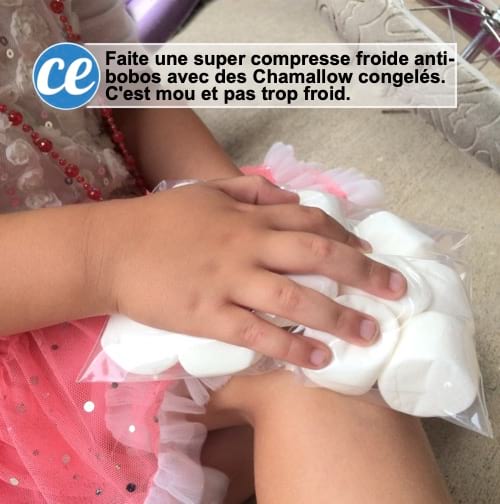 une compresse froide faite avec un pack de chamallows congelés
