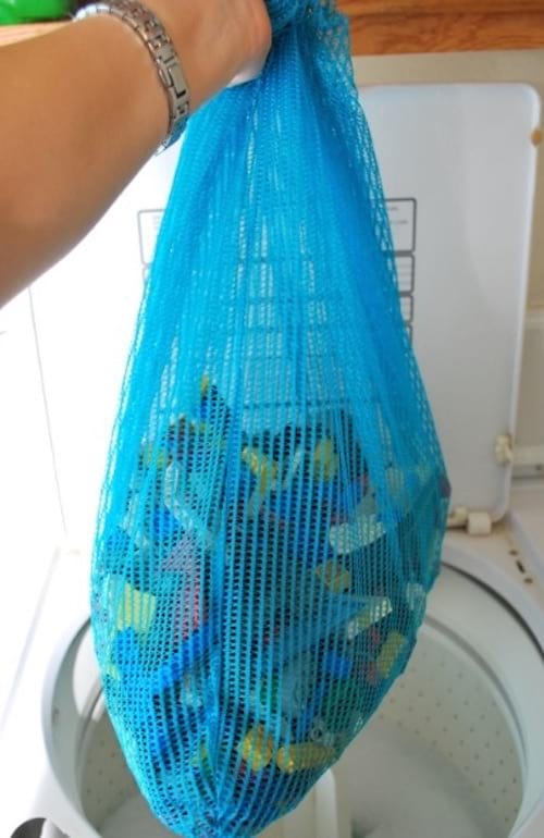 Mettez les LEGO dans un filet à linge pour les laver à la machine à laver