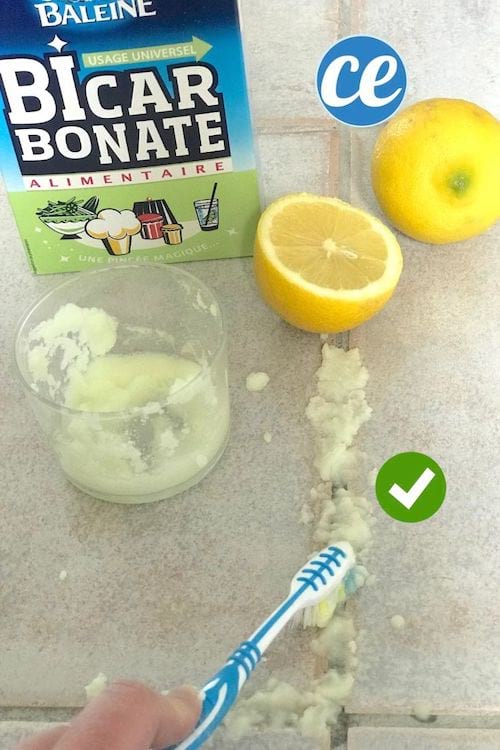 Nettoyer les joints de carrelage avec une pâte de bicarbonate et de citron