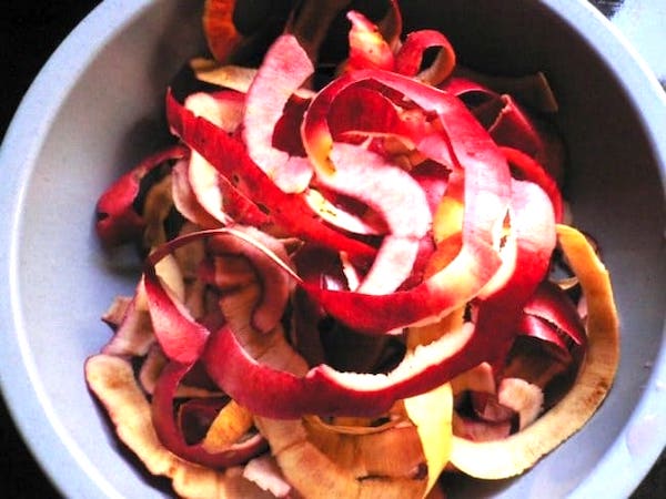 comment réutiliser épluchures de pommes