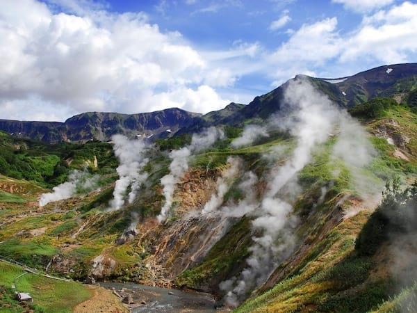Admirer la majestueuse Vallée des Geysers sur le Kamtchatka