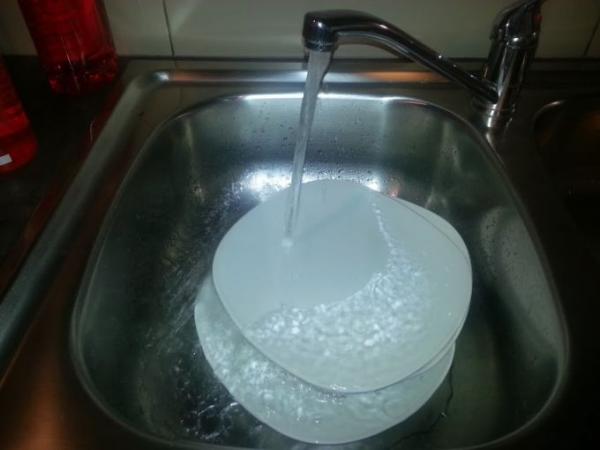 faites chauffer assiettes à l'eau chaude