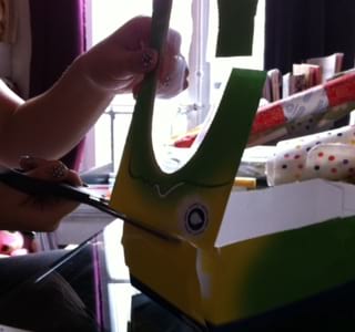une boîte mouchoir recyclée pour faire un rangement DIY pour les tiroirs