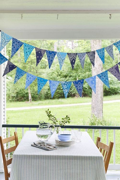 Un foulard swag en banderolle 