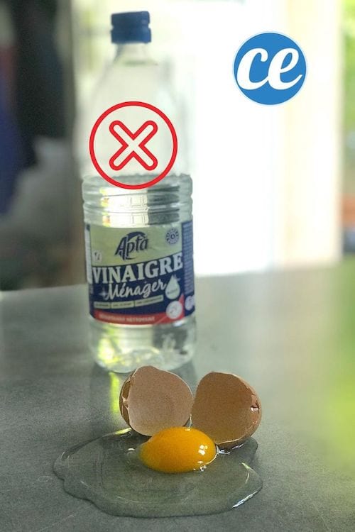Ne pas utiliser de vinaigre blanc pour nettoyer un oeuf cassé