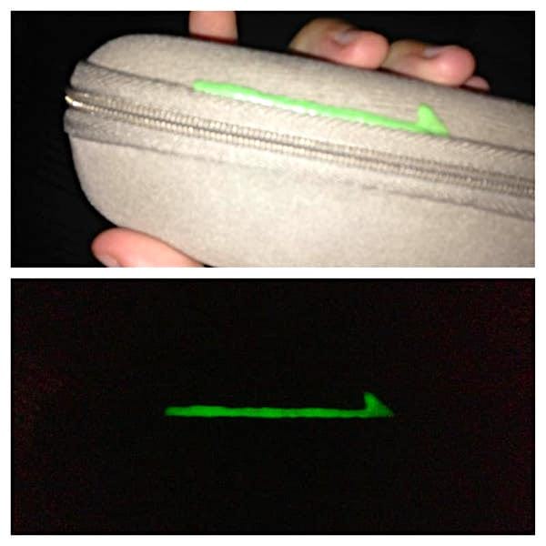 Avec un peu de peinture phosphorescente, vous pouvez retrouver n'importe quel objet dans le noir.