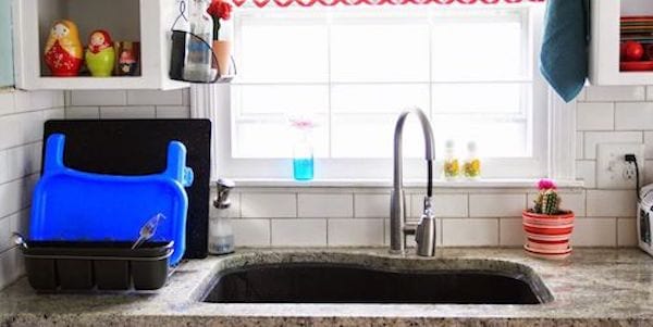 Astuce pour ranger les éponges et grattoirs