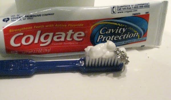 L'astuce facile pour nettoyer une bague : le dentifrice !