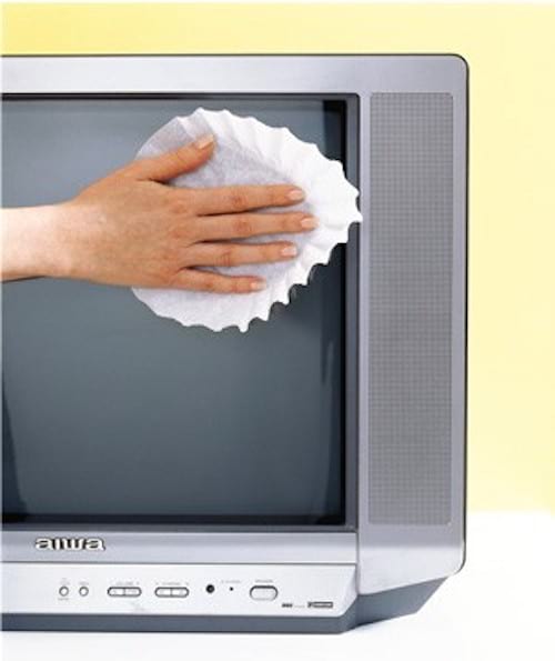 L'astuce facile pour nettoyer un écran de télé : un filtre à café !