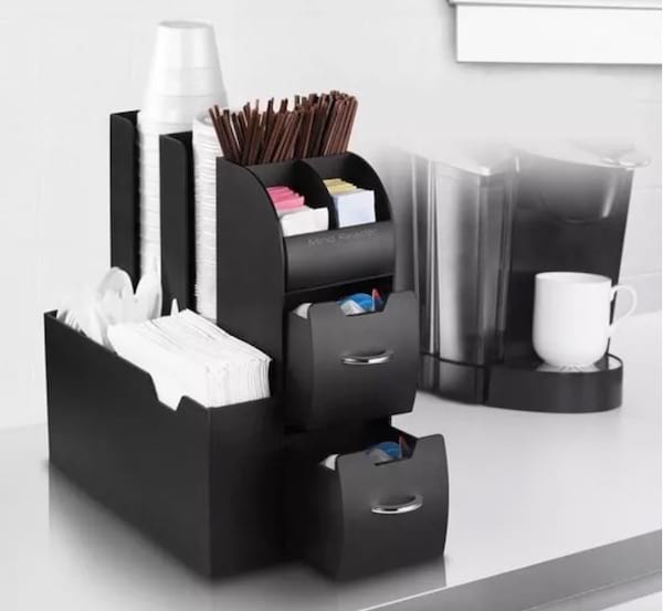 Une station de rangement pour le café peu encombrante et pratique