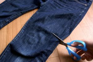 découpe short en jean