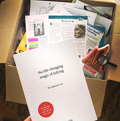 Au lieu de jeter, donnez les livres et les objets que vous ne gardez pas à une association.