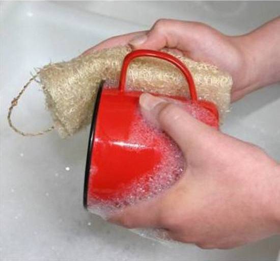 Spülen Sie Ihr Geschirr mit Luffa-Luffa-Gemüseschwamm