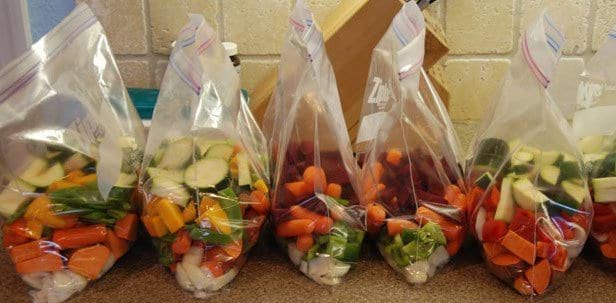 Sachets de légumes coupés en dés pour être conservés au congélateur