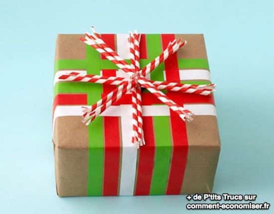 Cadeau emballé dans du papier kraft