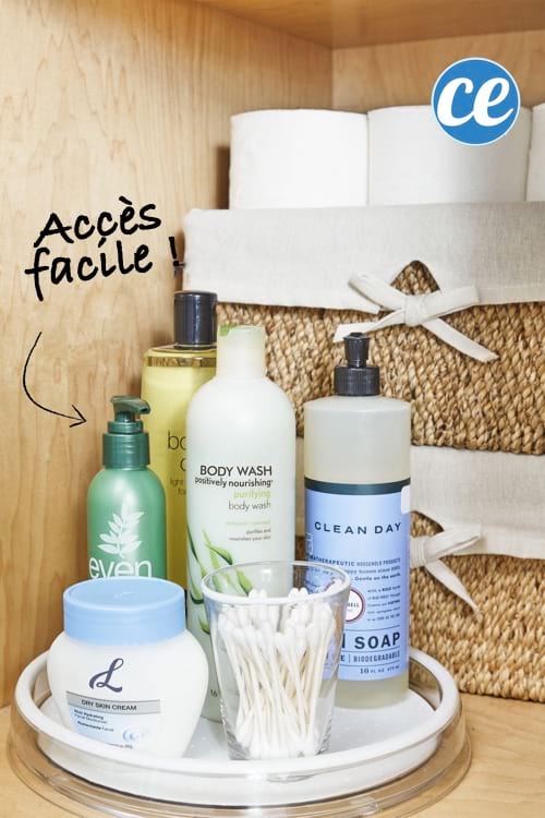 Un plateau tournant pour ranger les produits de toilette et y accéder facilement