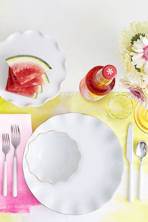 Serviettes et sets de table teintes à la main