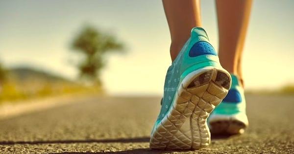 Mettez des chaussures de sport confortables et découvrez les bienfaits de la marche pour la santé !